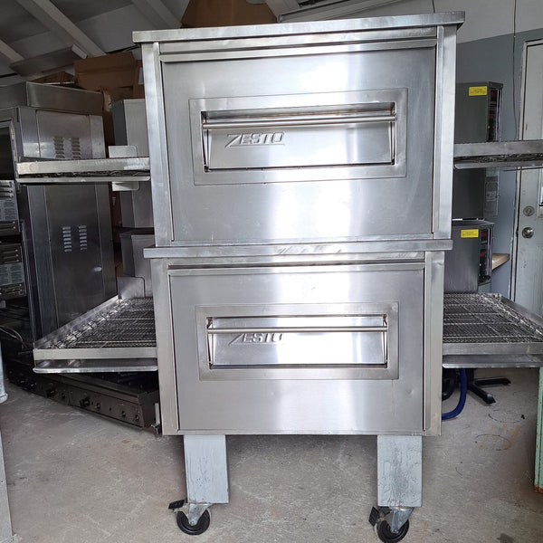 Zesto CG3632 Conveyor Pizza Oven - Natural Gas - Small dent on left side