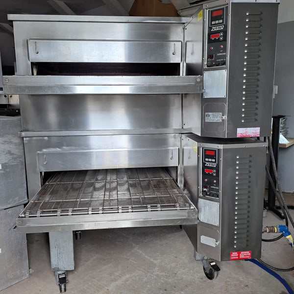 Zesto CG3632 Conveyor Pizza Oven - Natural Gas - Small dent on left side