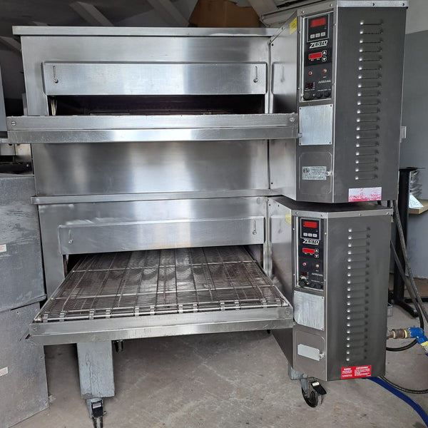 Zesto CG3632 Conveyor Pizza Oven - Natural Gas - Small dent on left side