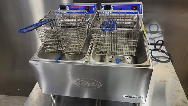 Globe PF32E-C - 32 lb. Electric Countertop Fryer