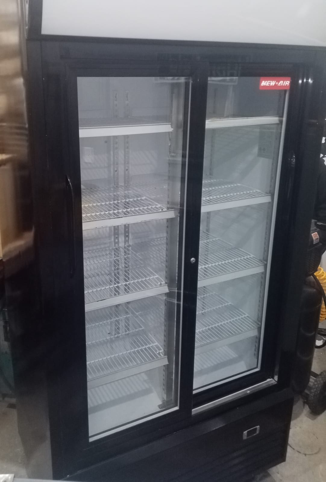 New Air NGR-40-S Refrigerated Beverage Merchandiser