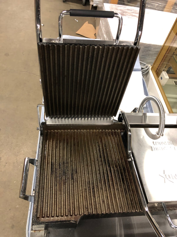 Omcan 19937 Double Panini Grill With Top And Bottom Grooved Grill Surface