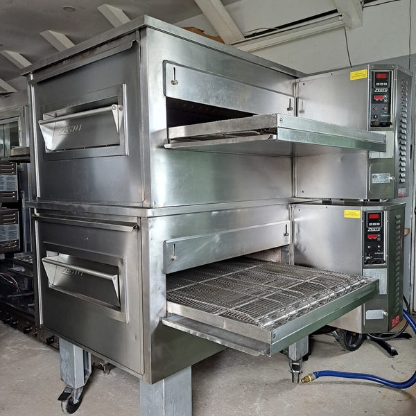 Zesto CG3632 Conveyor Pizza Oven - Natural Gas - Small dent on left side