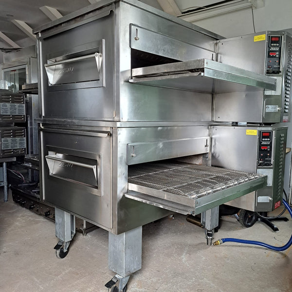 Zesto CG3632 Conveyor Pizza Oven - Natural Gas - Small dent on left side