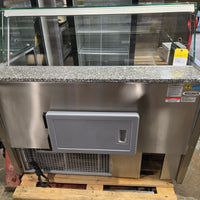 Igloo M2SCSSD4 Straight Glass Display Case