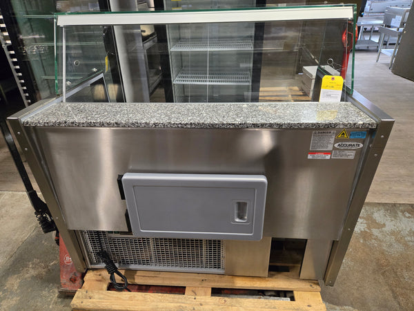 Igloo M2SCSSD4 Straight Glass Display Case