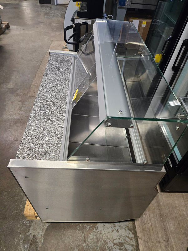 Igloo M2SCSSD4 Straight Glass Display Case