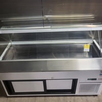 Igloo ESCD67 Refrigerated Salad Table with Curved Front Glass