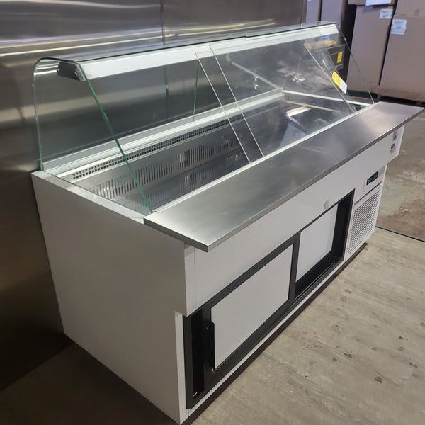 Igloo ESCD67 Refrigerated Salad Table with Curved Front Glass