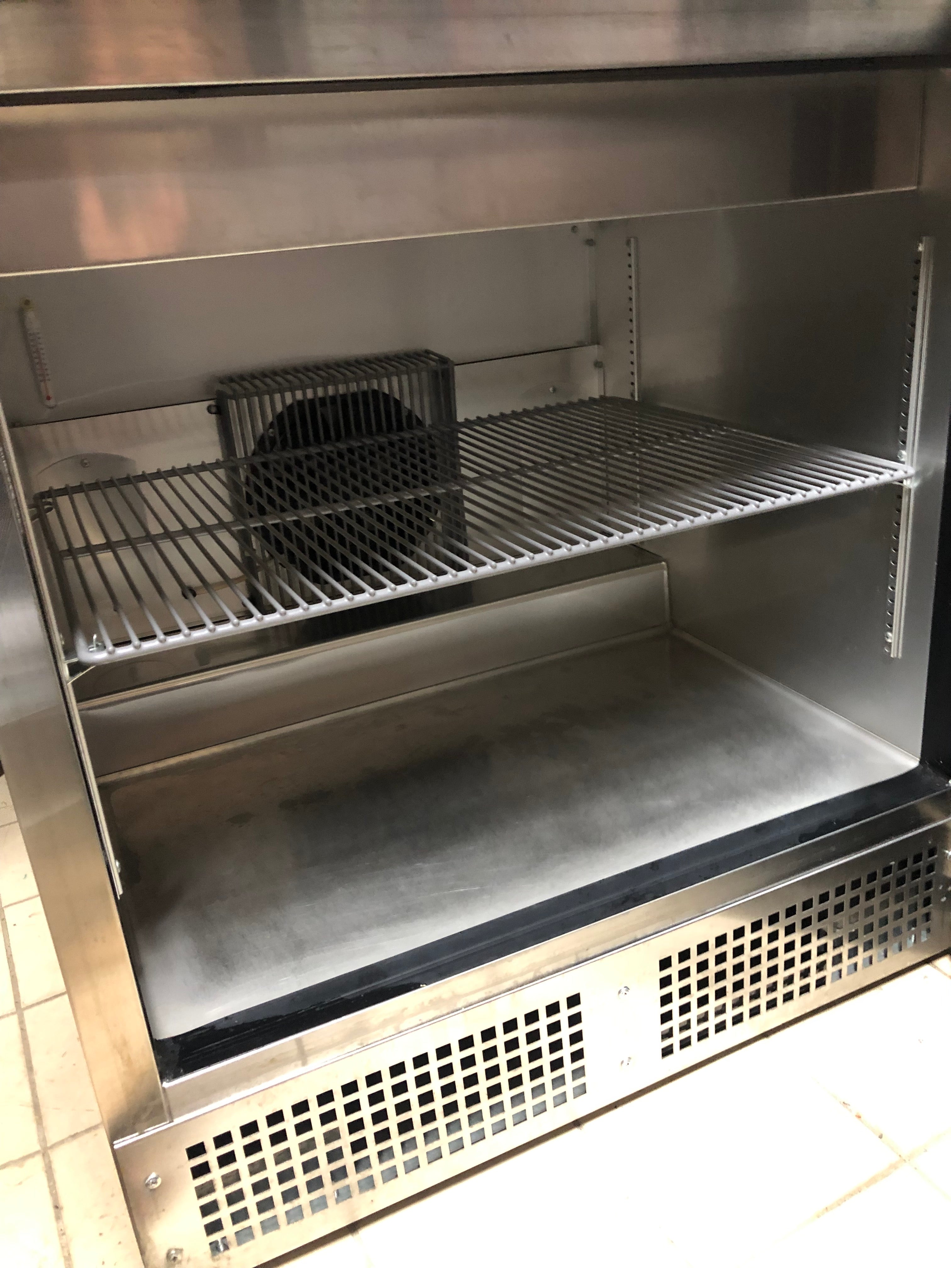 True TFP-32-12M Mega Top Prep Table (4)