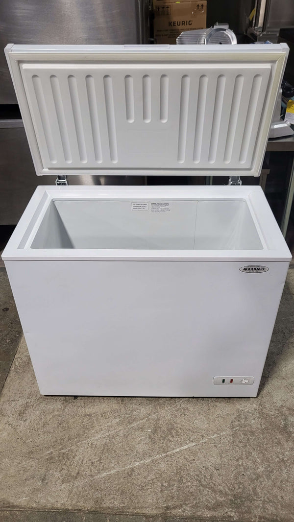 Omcan MWF9007 Chest Freezer (2)