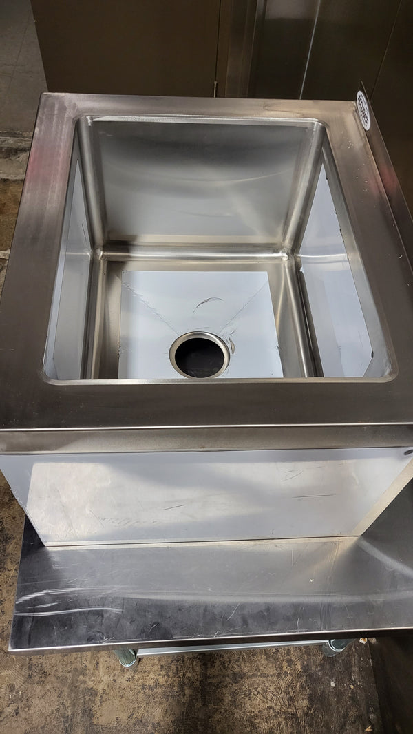 Omcan Mop sink with drain basket (3)