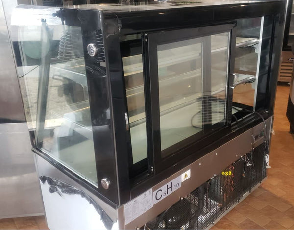 EFI CGCM-4848 Curved Glass Bakery Case (3)