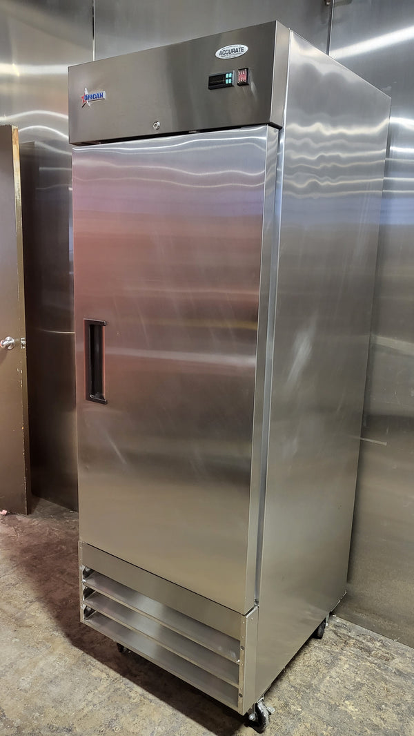Omcan CFD-1FF-HC Reach In Freezer (4)